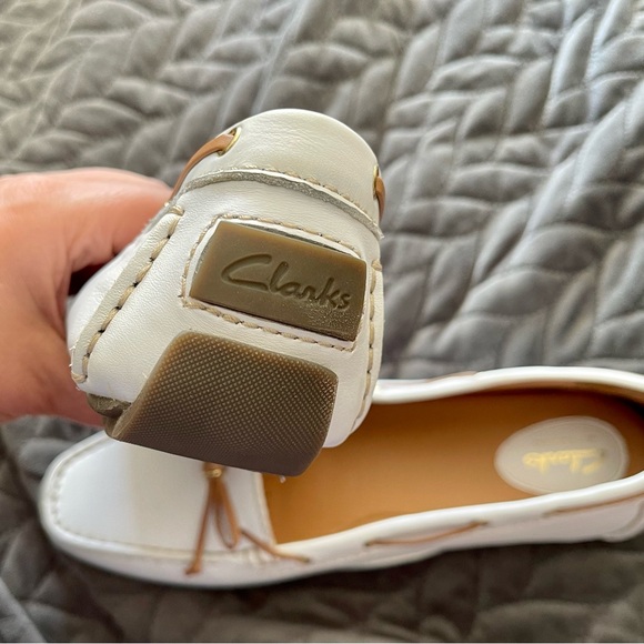 Clarks Artisan loafers. Clarks womans sz10 shoe. White leather never worn loafer - Picture 2 of 13